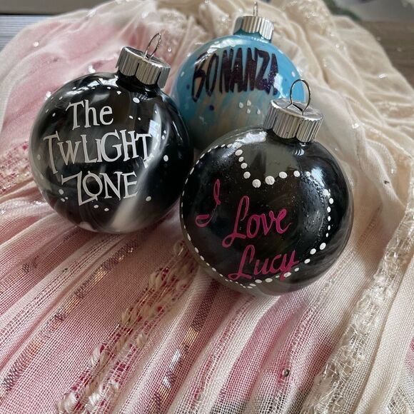 Vintage 1950’s T.V. Shows Christmas ornaments 6 to a set - Picture 9 of 10